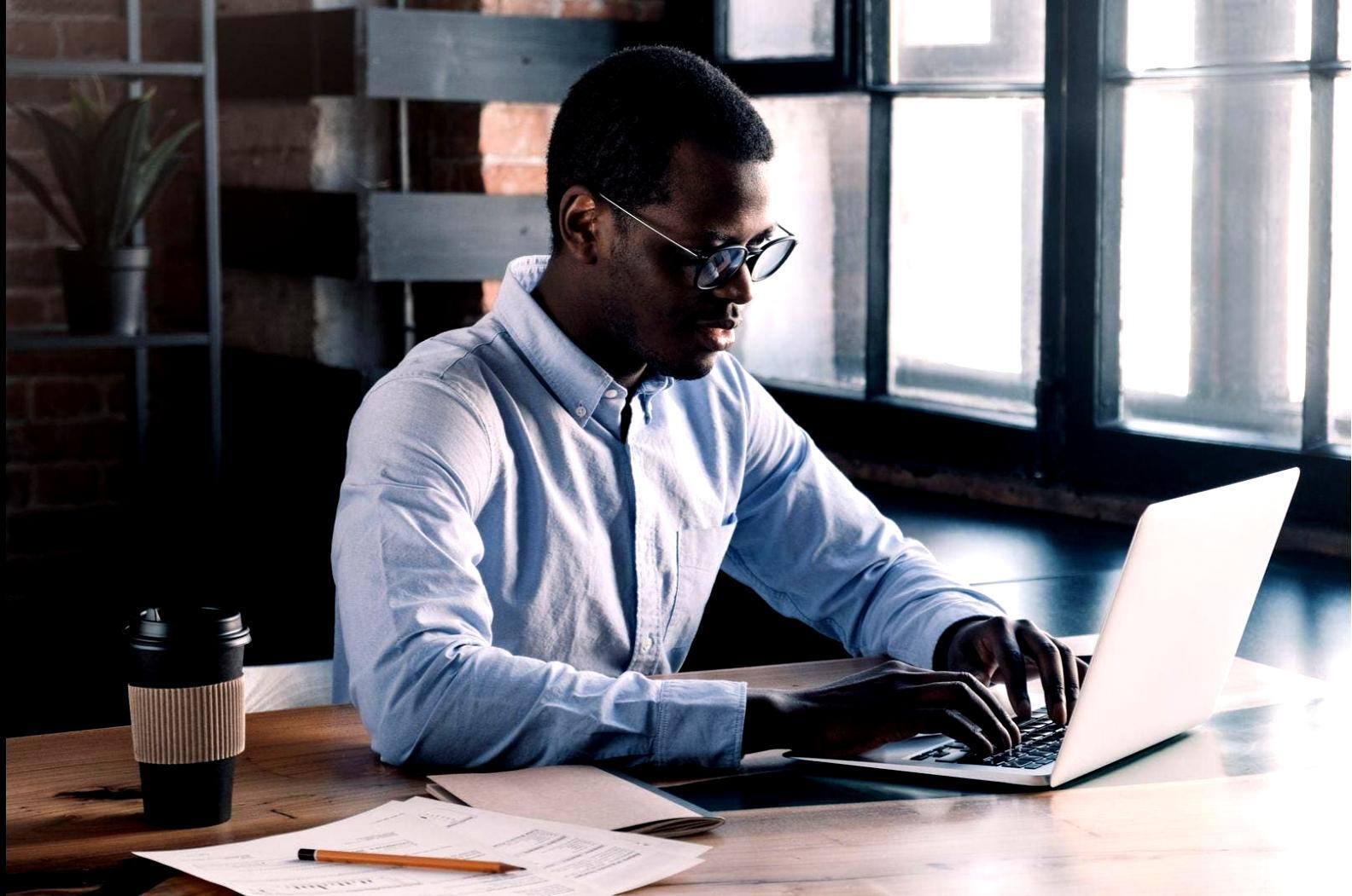 Equipa profissional da Miravenante preparada para responder às suas questões sobre webinars e análise SEO