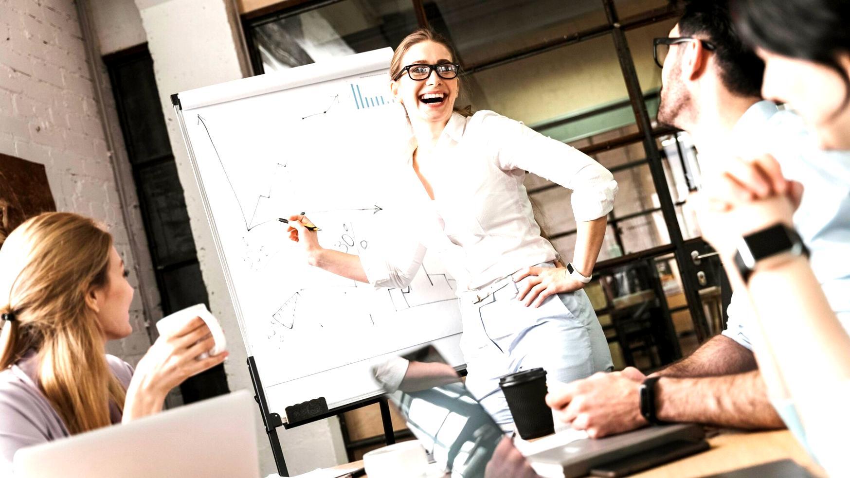 Análise de dados SEO em ambiente de trabalho profissional