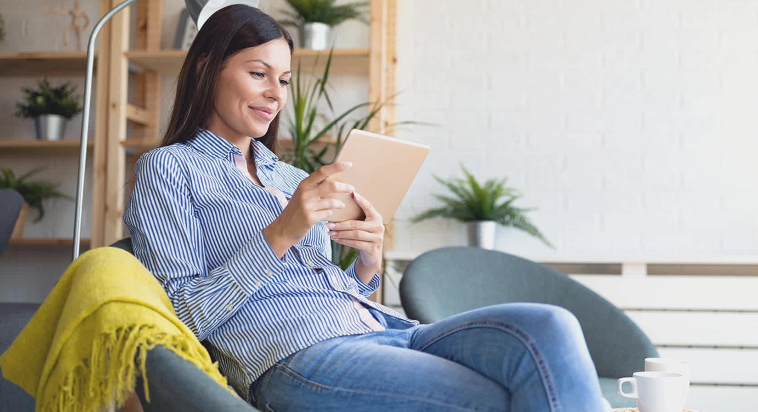 Especialista em SEO analisando métricas de desempenho